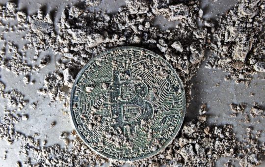 Dust Worth Millions: Coinbase Executive Identifies Ross Ulbricht-Linked Wallets Containing 430 Bitcoin