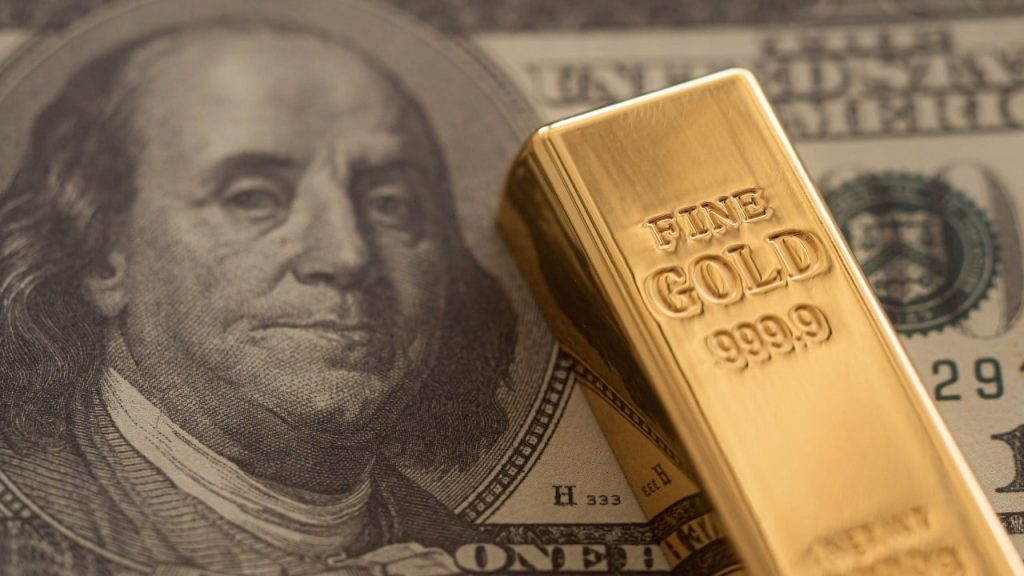 Strategist Warns Gold Surpassed US Treasuries as Reserve Asset: A Dollar Rebalancing Might Follow