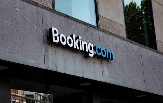 Fighting online fraud with AI