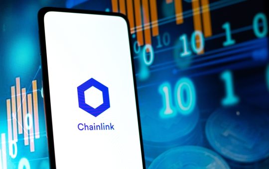Stellar integrates Chainlink’s CCIP, fueling LINK’s 3.6% rebound and advancing real-world asset tokenization growth.