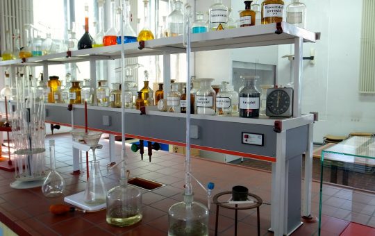 Image of a lab, for article on AI education.