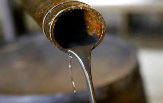 Oil reversal and crowded shorts keep crypto traders on edge